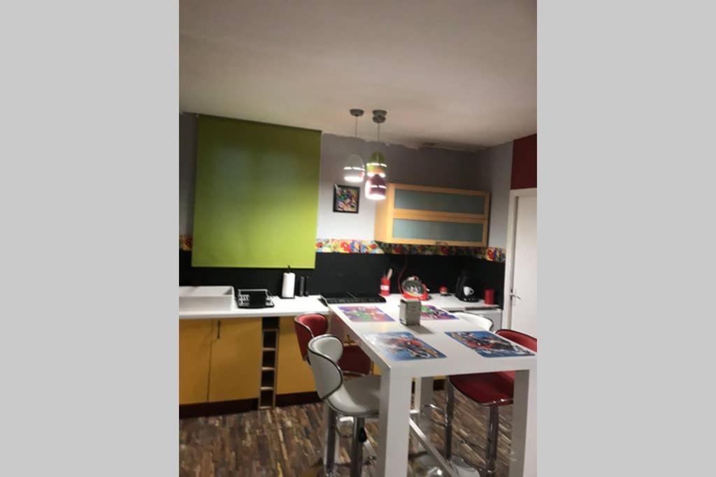 Appartement Style Pop Art Avec Garage Centre Historique Beziers Exterior photo
