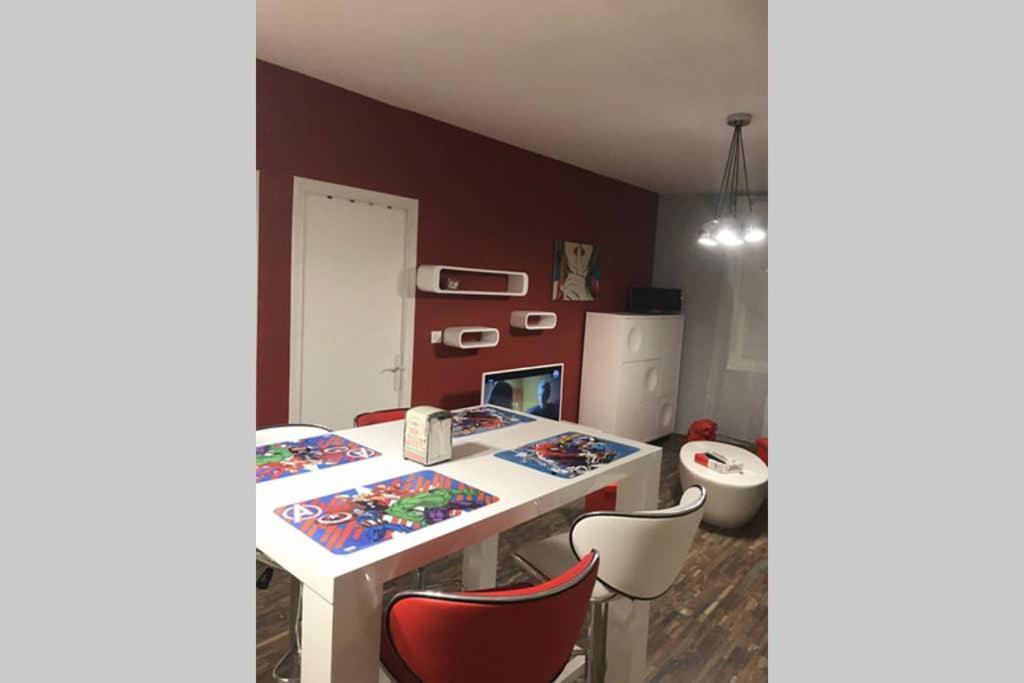 Appartement Style Pop Art Avec Garage Centre Historique Beziers Exterior photo