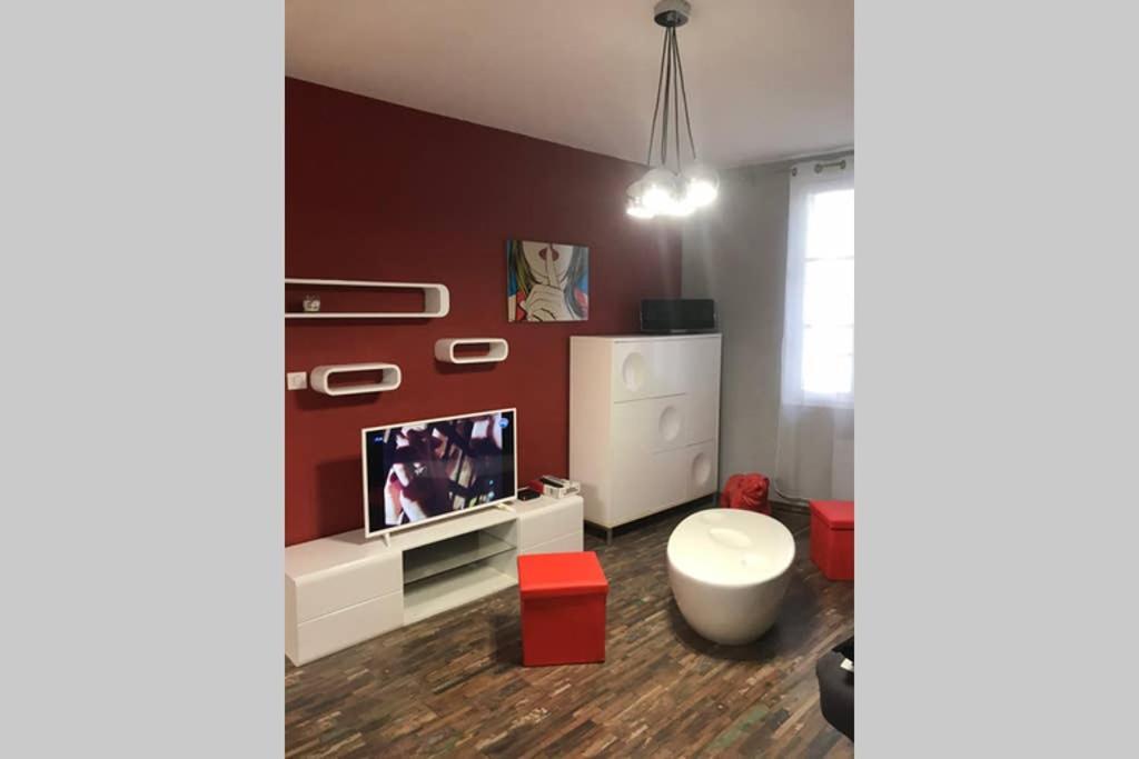 Appartement Style Pop Art Avec Garage Centre Historique Beziers Exterior photo