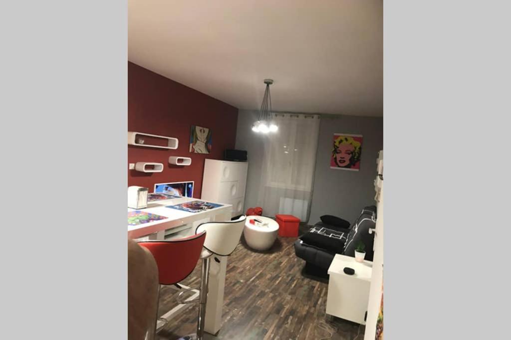 Appartement Style Pop Art Avec Garage Centre Historique Beziers Exterior photo
